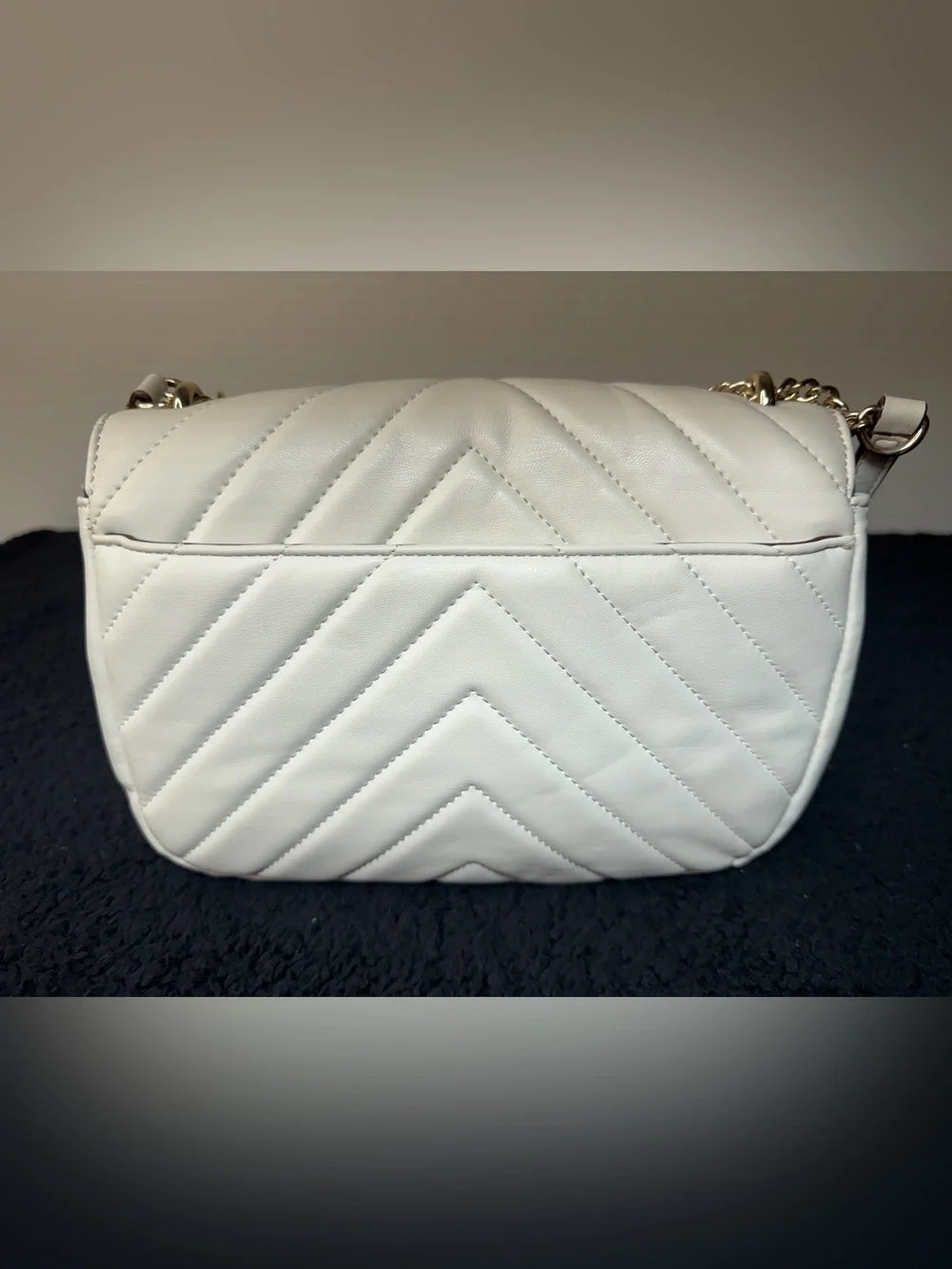 DKNY Veronica Large Shoulder Crossbody Bag White Quilted Gold Chain 02509